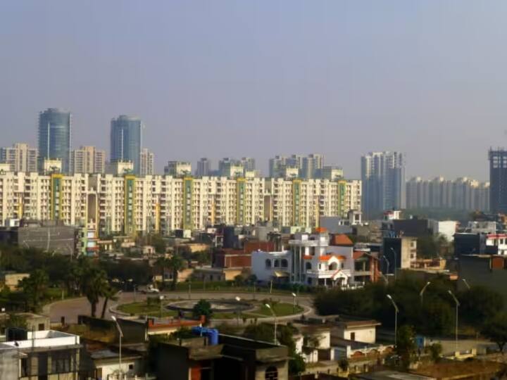 Noida Property rate Yamuna Development Authority has increased circle rate for all sectors NOIDA : यमुना विकास प्राधिकरण क्षेत्र में संपत्ति खरीदना हुआ महंगा,  इस वजह से बढ़ाई गई कीमत, जानें कितना हुआ इजाफा