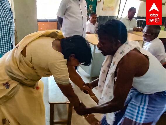Mayanur Students Death : ”சார் மன்னிச்சிருங்க..” காலில் விழுந்த உதவி தலைமையாசிரியர்..