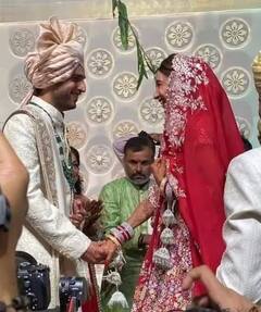 Anmol Ambani Khrisha Shah Wedding Anniversary: अनिल अंबानी के बेटे अनमोल और कृषा शाह ने मनाई अपनी पहली एनिवर्सरी, यहां देखें उनकी वेडिंग तस्वीरें