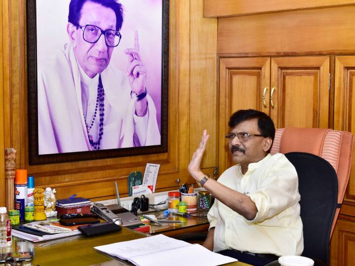 Shiv Sena Symbol Row: 'विधायक के लिए 50 करोड़, MP के लिए 75...', शिंदे गुट पर संजय राउत का गंभीर आरोप Shiv Sena Symbol Row Sanjay Raut Claims Uddhav Thackeray MLA Officers are being paid by Eknath Shinde faction Shiv Sena Symbol Row: 'विधायक के लिए 50 करोड़, MP के लिए 75...', शिंदे गुट पर संजय राउत का गंभीर आरोप