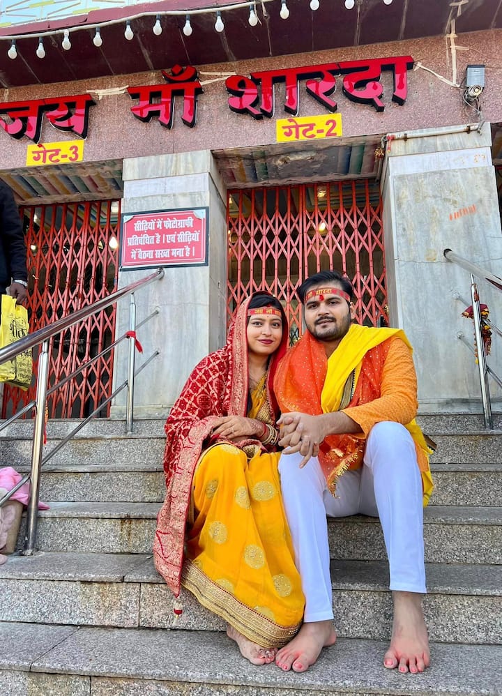 शादी के तुरंत बाद जहां अरविंद अकेला कल्लू अपनी नई नवेली दुल्हनिया और परिवार वालों के साथ तीर्थ स्थलों पर मत्था टेकने पहुंचे तो वहीं एक्टर इन दिनों अकेले हनीमून मनाते नजर आ रहे हैं.