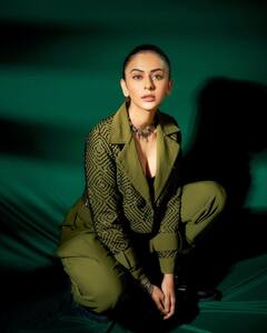 Rakul Preet Singh Photos: ग्लैमरस लुक और उसपर ये कातिलाना अदा, जिसने भी देखी रकुल प्रीत सिंह की ये तस्वीरें...हो गया फिदा
