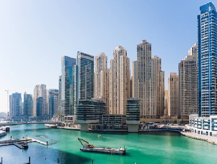 IRCTC Dubai Tour: इंडियन रेलवे के इस टूर पैकेज का नाम है Dazzling Dubai Ex Delhi. इस पैकेज के जरिए आप दिल्ली से दुबई तक की यात्रा कर सकते हैं. यह पैकेज बेहद किफायती है.(PC: Freepik)