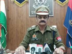 प्रतापगढ़: तेज रफ्तार हाइवा गेट से टकराया, चालक समेत दो की मौत, जेसीबी की मदद से निकाले गए शव