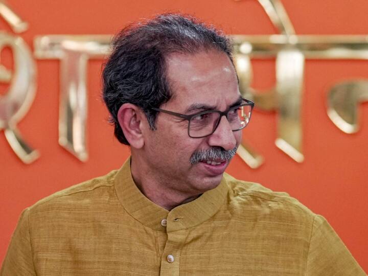 Shinde Vs Thackeray: एकनाथ शिंदे को शिवसेना सौंपने के EC के फैसले पर रोक से SC का इनकार, लेकिन उद्धव ठाकरे को भी दी हल्की राहत Shinde Vs Thackeray: Supreme Court on ECs decision Eknath Shinde And Shiv Sena Uddhav Thackeray ann Shinde Vs Thackeray: एकनाथ शिंदे को शिवसेना सौंपने के EC के फैसले पर रोक से SC का इनकार, लेकिन उद्धव ठाकरे को भी दी हल्की राहत