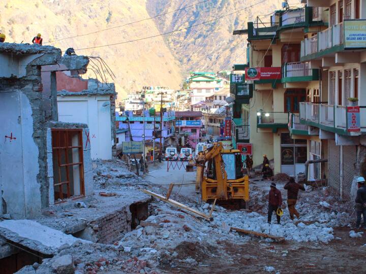 Joshimath has cracks half a kilometer long and 2 feet wide ground survey panel said rain will decide the future of city Joshimath Cracks: बारिश तय करेगी जोशीमठ का भविष्य! जमीनी सर्वे में आधा किमी लंबी और 2 फीट चौड़ी दरारों का खुलासा