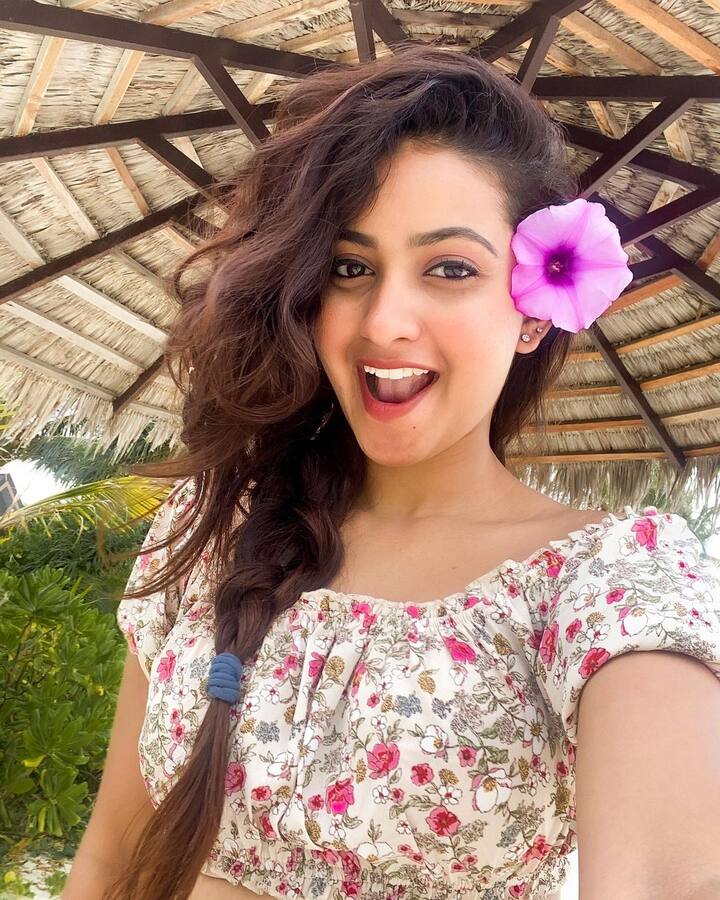 దీపిక పిల్లి చెవిలో పువ్వు - అందుకే, నిబ్బాలకు అంత లవ్వు! - Image Credit: Deepika Pilli/Instagram