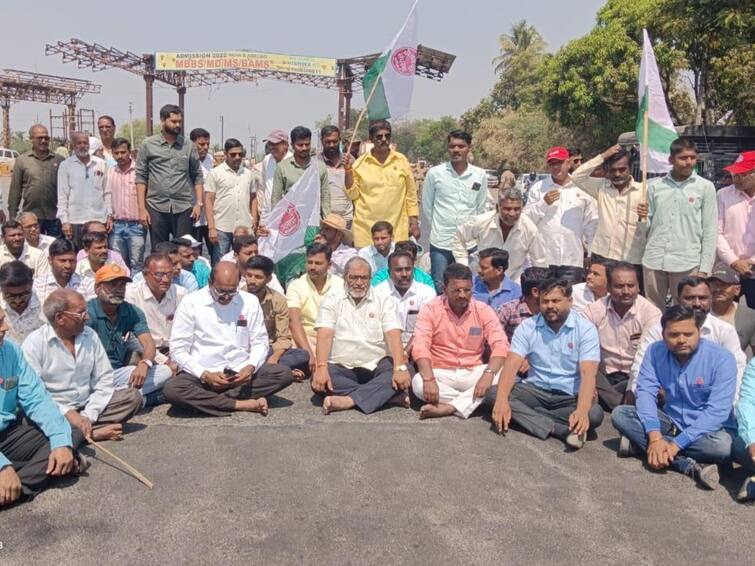raju shetti warning to state govenment over farmers demand in kohapur chakka jam andolan Raju Shetti : तर येत्या अधिवेशनामध्ये विधानसभेला धडक दिल्याशिवाय राहणार नाही; राजू शेट्टींचा शिंदे-फडणवीस सरकारला इशारा