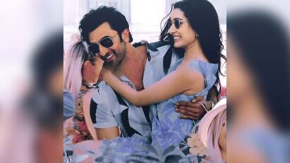 Show Me The Thumka The Party Song From Ranbir Kapoor, Shraddha Kapoor Starrer Tu Jhoothi Main Makkaar Out Tu Jhoothi Main Makkaar: নাচে-গানে বিয়ের আসর মাতাচ্ছেন রণবীর-শ্রদ্ধা, প্রকাশ্য়ে নতুন গান
