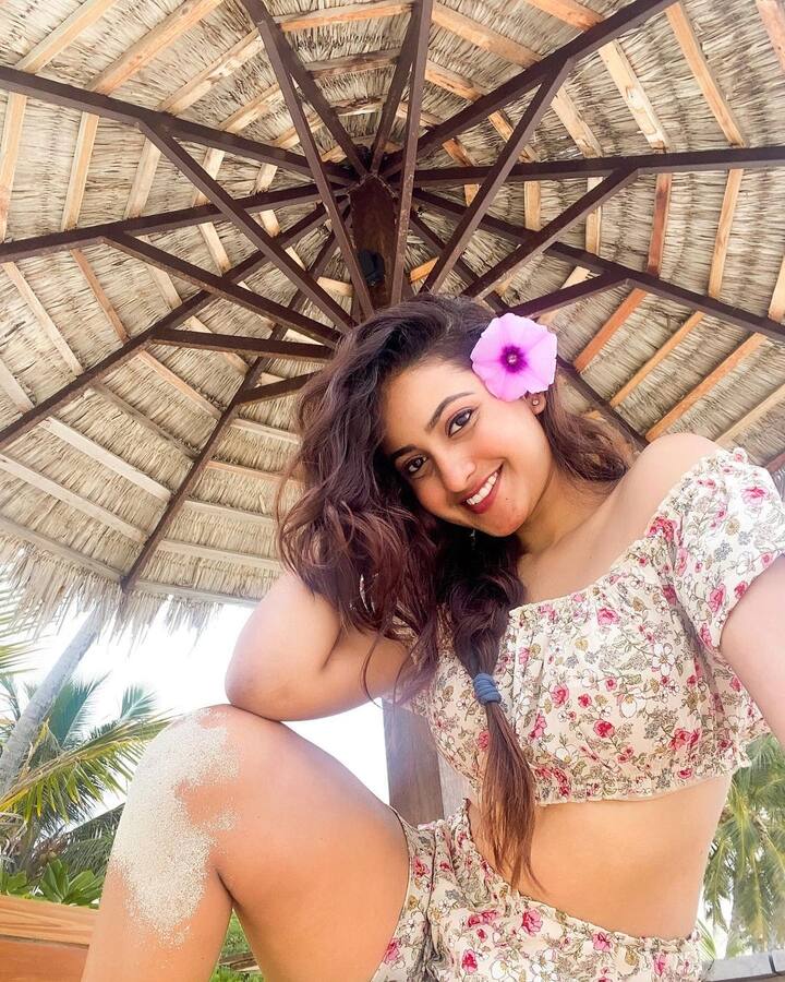 దీపిక పిల్లి చెవిలో పువ్వు - అందుకే, నిబ్బాలకు అంత లవ్వు! - Image Credit: Deepika Pilli/Instagram
