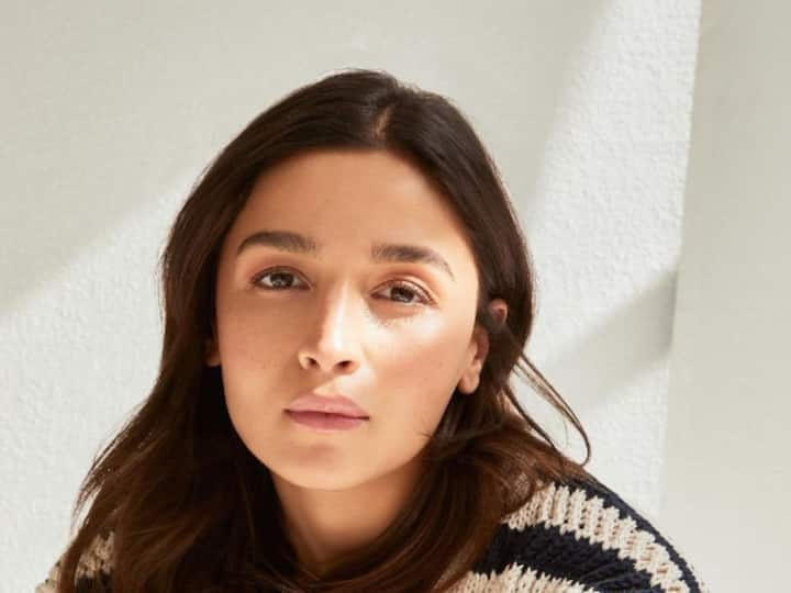 Alia Bhatt : आलियाच्या लिव्हिंग रुममधील काही फोटो सोशल मीडियावर व्हायरल झाले आहेत.