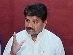 BJP की विकास यात्रा पर पूर्व मंत्री बाला बच्चन ने कसा तंज, बोले- ऐसी कोई जगह नहीं, जहां न फहराए गए हों काले झंडे'