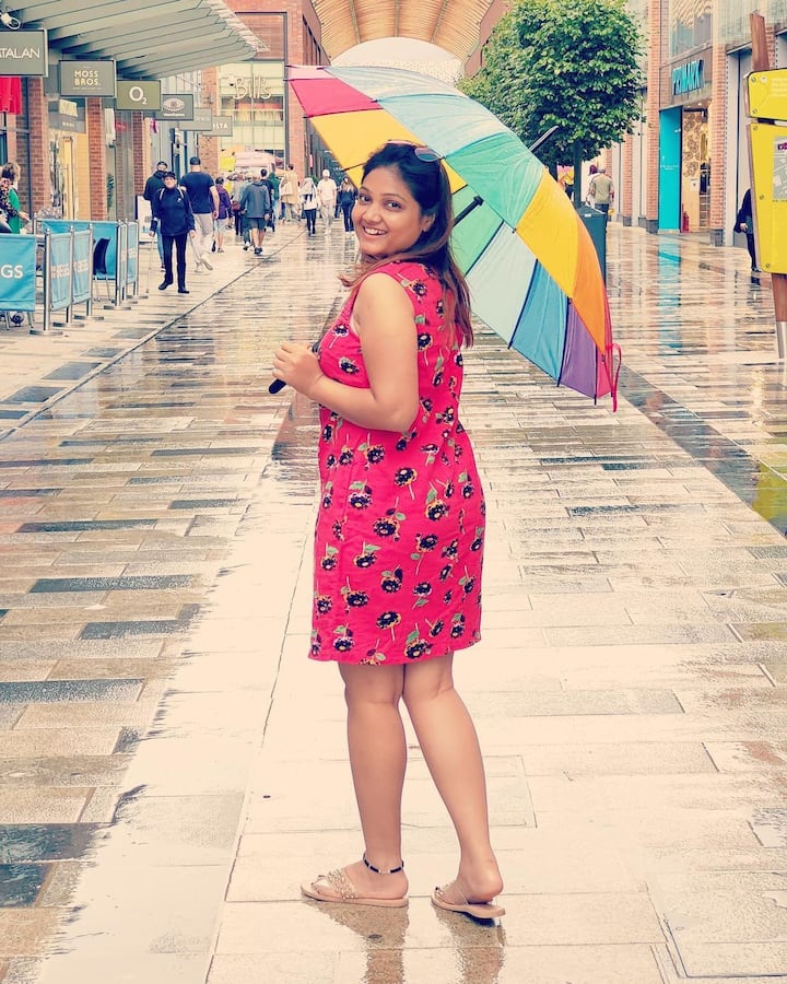 சமூக வலைதளங்களிலும் படு ஆக்டிவ்.