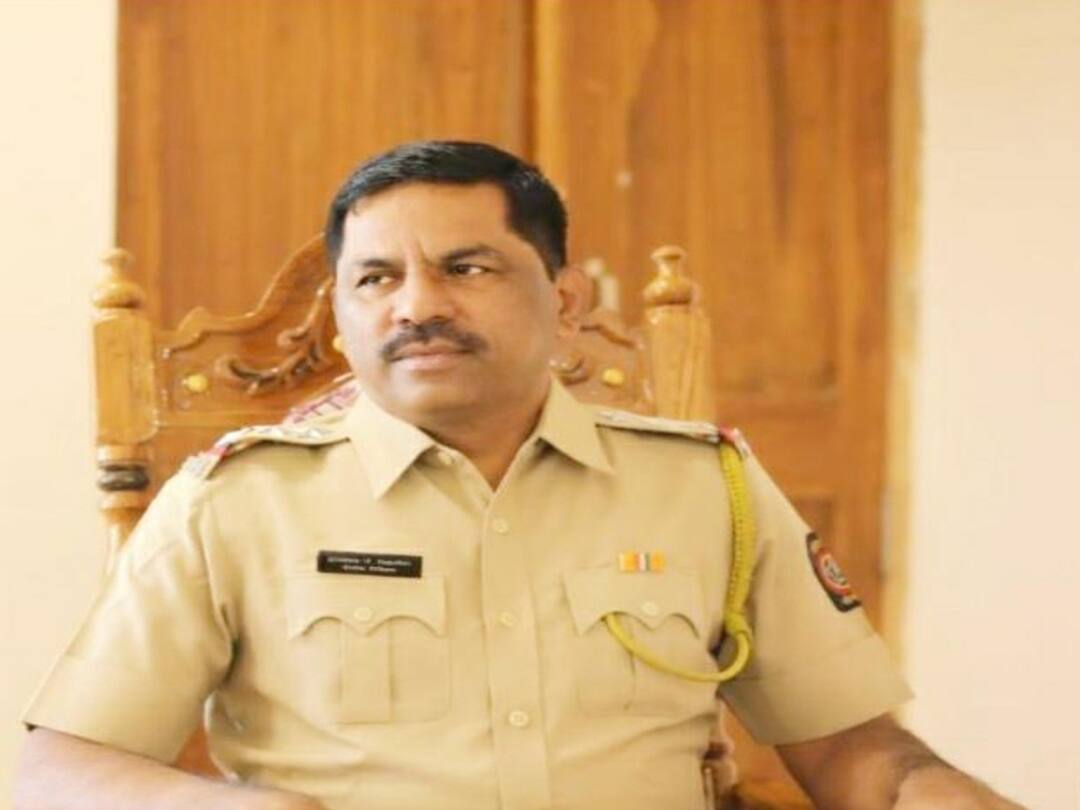 'क्राईम ब्रांच'च्या खुर्चीसाठी 'मॅट'मध्ये धाव; अवघ्या 24 तासात बदली रद्द, पोलिस अधीक्षकांच्या आदेशाला स्थगिती maharashtra News Nanded News Run in Mat for Crime Branch Chair This is the first incident in the history of Nanded Police Force 'क्राईम ब्रांच'च्या खुर्चीसाठी 'मॅट'मध्ये धाव; अवघ्या 24 तासात बदली रद्द, पोलिस अधीक्षकांच्या आदेशाला स्थगिती