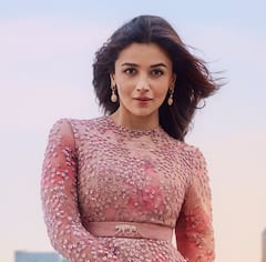 Alia Bhatt आलिया भट्टच्या अडचणीत वाढ; पोस्ट शेअर करत म्हणाली...