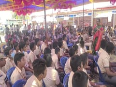 ரஜினியின் ‘பாட்ஷா’  பட பாடலை மேற்கோள் காட்டி மாணவர்களிடம் உரையாடிய அமுதவல்லி ஐஏஎஸ்