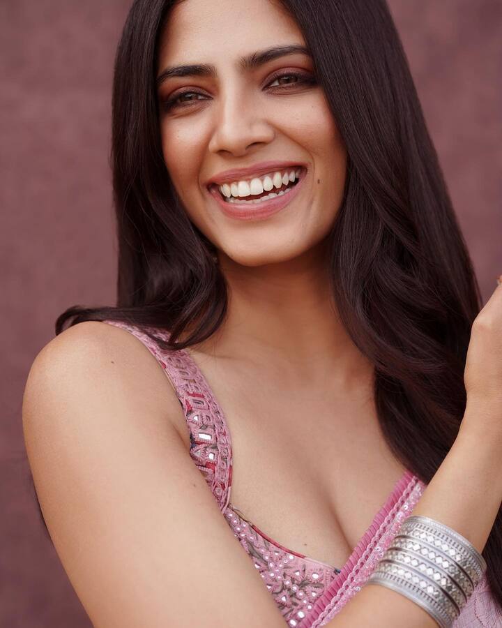 மலையாள நடிகை மாளவிகா மோகனன். தமிழில் மாஸ்டர், மாறன் உள்ளிட்ட படங்களில் நடித்துள்ளார்