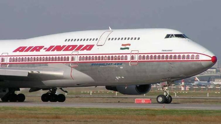 Air india new York delhi flight made  emergency landing in Sweden this was the reason Emergency Landing:યુએસથી દિલ્લી જઇ રહેલી ફ્લાઇટનું ઇમરજન્સી લેન્ડિંગ,  300થી વધુ પ્રવાસી હતા સવાર