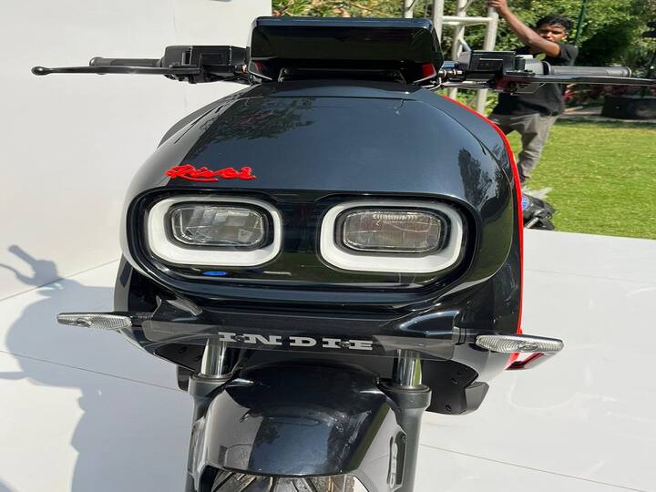 The River Indie has an IP67 rated 4kWh battery pack with a range claim of 120km per charge. Top-speed is 90 km/h while it will do 0-40 km/h in 3.9 seconds. It makes 9bhp and 26Nm while getting three riding modes- Eco, Ride and Rush. A 0-80 percent charging time is claimed to be 5 hours. The scooter has a 5 year/50,000 km warranty. (Image: Somnath Chatterjee)
