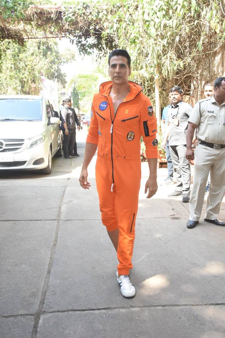 इस दौरान अक्षय ने तीन मिनट में ली गई सबसे अधिक सेल्फ-पोर्ट्रेट तस्वीरों (सेल्फी) के लिए गिनीज वर्ल्ड का रिकॉर्ड तोड़ दिया है.