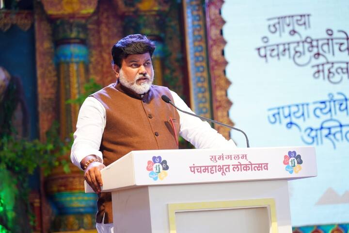 जगाला खऱ्या अर्थाने बदलण्याची शक्ती सिद्धगिरी मठावर एकटवली असल्याचे मत उद्योगमंत्री उदय सामंत यांनी व्यक्त केले.