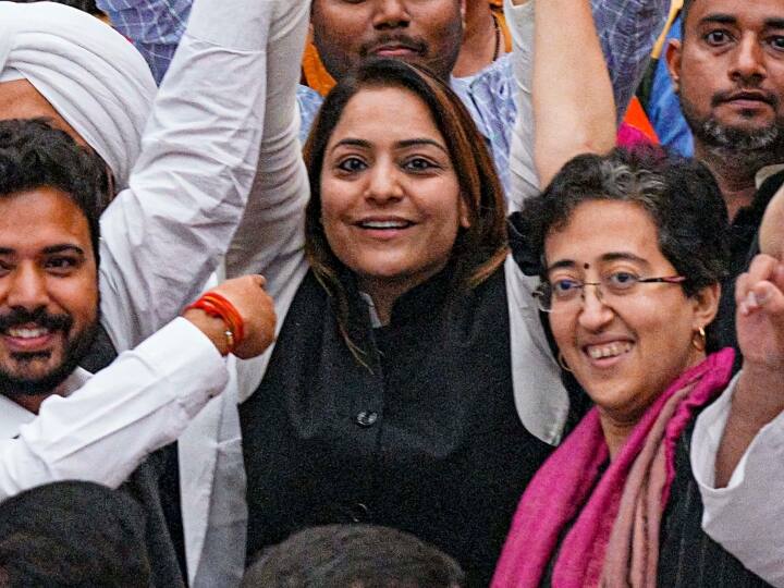 Delhi Mayor Shelly Oberoi: दिल्ली की मेयर बनते ही 'एक्शन' में शैली ओबेरॉय, लैंडफिल साइट को लेकर किया ये एलान Shelly Oberoi Delhi Mayor Election said will inspect landfill sites in three months Delhi Mayor Shelly Oberoi: दिल्ली की मेयर बनते ही 'एक्शन' में शैली ओबेरॉय, लैंडफिल साइट को लेकर किया ये एलान