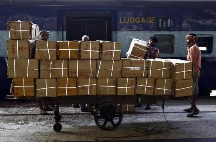 Railway: Now parcel and goods will be absolutely safe, Railway will start OTP based 'digital lock' system Railway: હવે પાર્સલ અને સામાન એકદમ રહેશે સુરક્ષિત, રેલ્વે OTP આધારિત 'ડિજિટલ લોક' સિસ્ટમ શરૂ કરશે