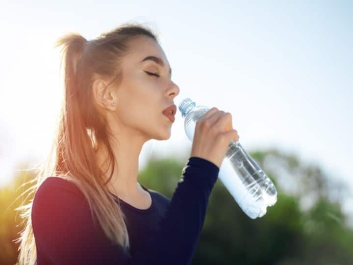 health tips plastic bottle side effects for females reduced type 2 diabetes blood sugar सावधान ! प्लास्टिक की बोतल महिलाओं के लिए हो सकती है बेहद खतरनाक, घेर सकती है ये बीमारी