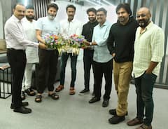 Pawan Kalyan : షూటింగులోనూ సేమ్ టీ గ్లాసుతో పవర్ స్టార్ - కొత్త సినిమాలో లుక్ చూశారా?