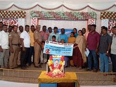 கரூர்: சாலை விபத்தில் உயிரிழந்த காவலர் குடும்பத்துக்கு சக காவலர்கள் ரூ. 24 லட்சம் நிதியுதவி