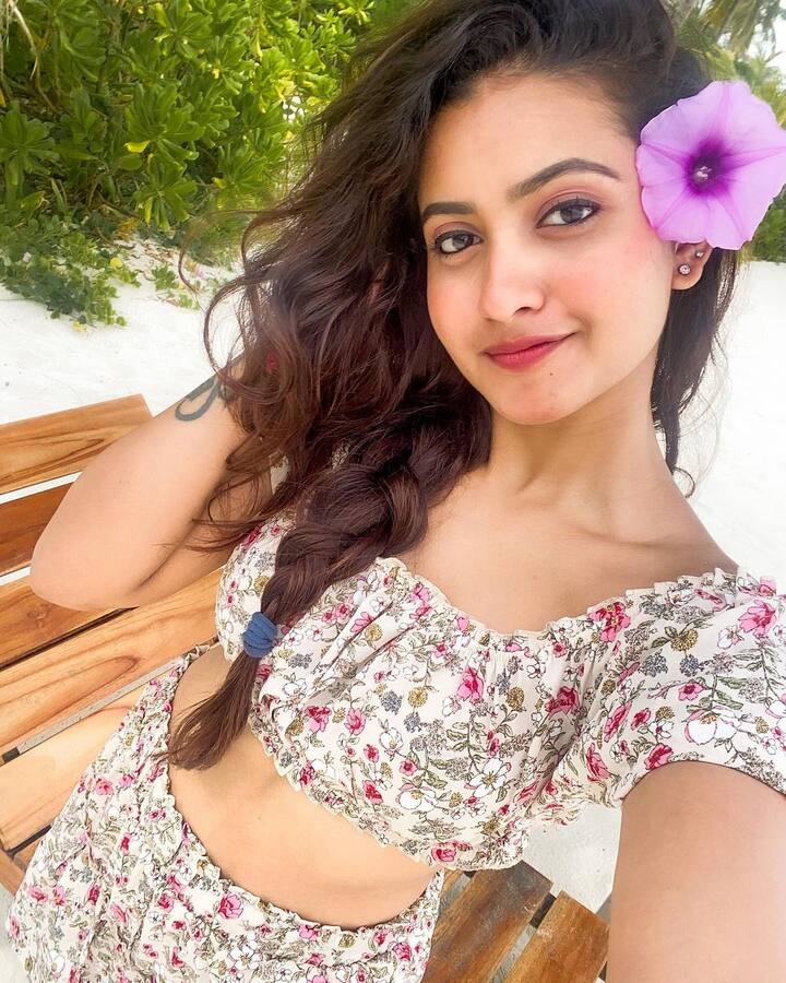 దీపిక పిల్లి చెవిలో పువ్వు - అందుకే, నిబ్బాలకు అంత లవ్వు! - Image Credit: Deepika Pilli/Instagram