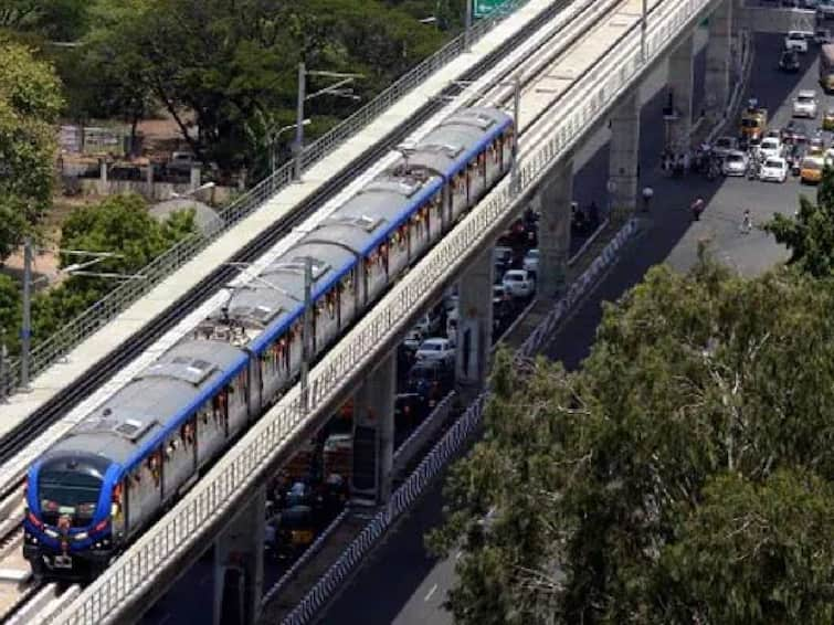 The Metro Rail Administration has denied that the landslide that occurred in Lloyds Road area of ​​Chennai not metro work சென்னையில் நில அதிர்வுக்கு மெட்ரோ ரயில் பணிகள் காரணமா? அதிகாரிகள் விளக்கம் என்ன?