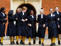 Photos: ये हैं दुनिया के सबसे अतरंगी स्कूल ड्रेस, लड़कियां पहनती हैं ऐसे कपड़े