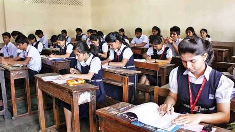 SSC Exam starts from today In Chhatrapati Sambhajinagar division 1.80 lakh students will appear for the exam at 629 centres SSC Exam : छ. संभाजीनगर विभागात 629 केंद्रांवर 1.80 लाख विद्यार्थी देणार दहावीची परीक्षा