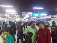 दिल्ली मेट्रो के यात्रियों को आई मुंबई लोकल की याद, आखिर ऐसा क्या हुआ? जानिए