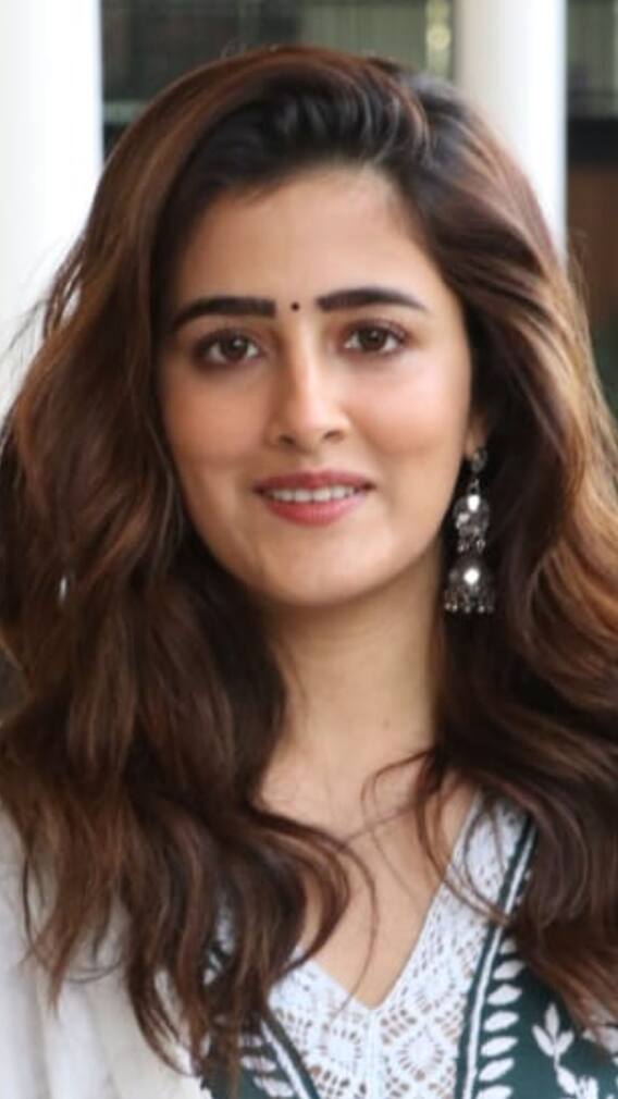 কৃতীর সহোদরা