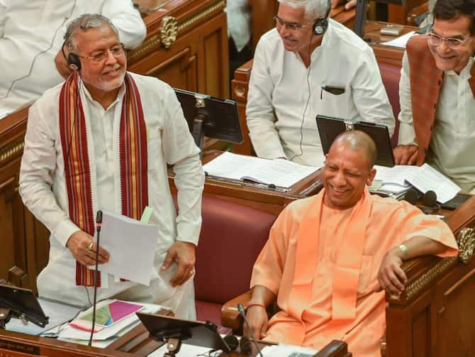UP Budget 2023 FM Suresh Khanna Presented Yogi Government Budget In UP  Assembly Sessions | UP Budget 2023: वित्त मंत्री सुरेश खन्ना ने पेश किया  योगी सरकार का बजट, कहा- '...रंगीन करेगा
