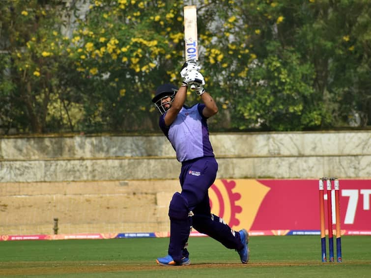 prabhsimran singh thrilling century 9 four 17 six dy patil t20 cup income tax DY Patil T20 Cup : T20 मध्ये Prabhsimran Singh चा जलवा; 17 षटकारासह 161 धावांची धमाकेदार खेळी