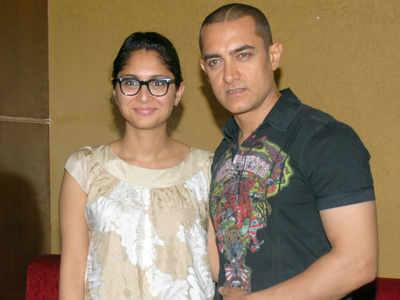 आमिर खान बॉलीवुड के एक जाने-माने अभिनेता है. आपको बता दें कि एक्टर ने किरण राव के साथ शादी की जो कि आमिर खान की मूवी लगान की असिस्टेंट डायरेक्टर थीं. बता दें कि आमिर खान और किरण राव की खूबसूरत तस्वीरें भी इंटरनेट पर छाई रहती हैं. (Photo- Instagram)