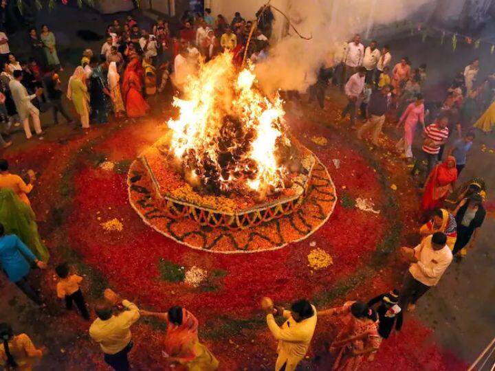 Holi 2023 holika Dahan 2023 bhadra kaal time marathi news shubh muhurta  Holi 2023: यंदा होळीवर भद्राची सावली? संभ्रम दूर करा, जाणून घ्या होलिका दहनाची योग्य वेळ