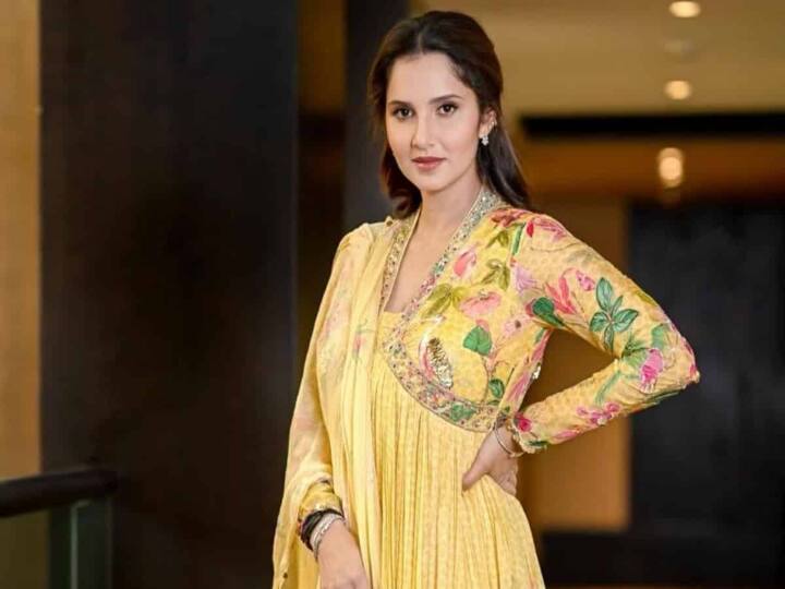 Sania Mirza: भारतीय टेनिस स्टार सानिया मिर्जा टेनिस कोर्ट के अलावा अपने खूबसूरत लुक के कारण भी काफी पॉपुलर हैं. भारत समेत दुनियाभर में सानिया मिर्जा के करोड़ों चाहने वाले हैं.