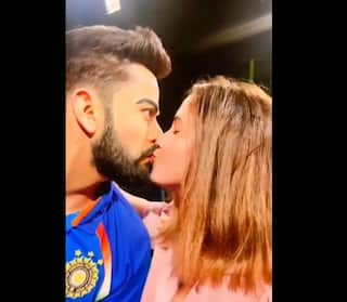 Virat Kohli: तिने थेट विराट कोहलीच्या गळ्याभोवती हात टाकला अन् किस घेतला, कॅमेराने हा क्षण टिपला... नेटिझन्स म्हणाले, हे काय चाललंय? 