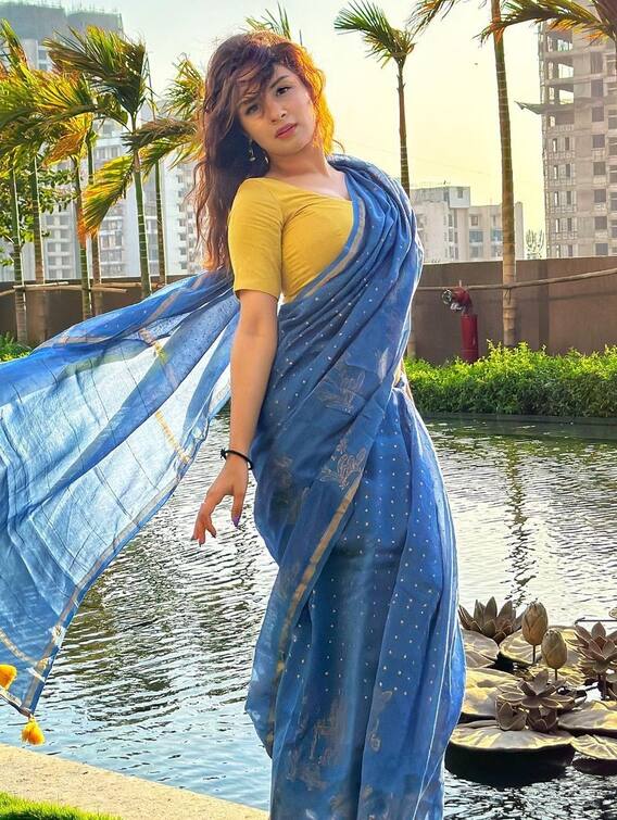 अवनीत कौर की तरह ट्राई करें साड़ी का स्टाइल, हर कोई करेगा आपकी तारीफ