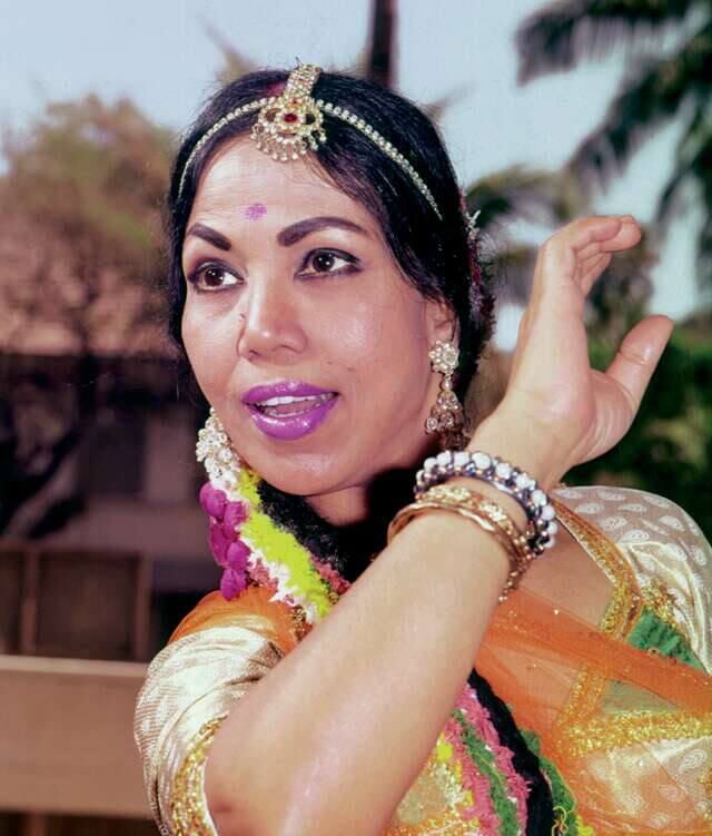 सितारा देवी एक ऐसी सख्सियत हैं, जिन्होंने पद्मभूषण को ठुकरा दिया और भारत रत्न पाने की इच्छा जताई. बता दें कि पद्मभूषण भारत का तीसरा सर्वोच्च नागरिक सम्मान है. आइए, आज उनके बारे में जानते हैं.