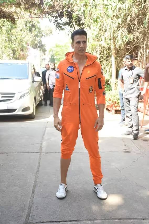 ਦਰਅਸਲ, ਅਦਾਕਾਰ ਹਾਲ ਹੀ 'ਚ ਆਪਣੀ ਫਿਲਮ 'ਸੈਲਫੀ' ਦੇ ਪ੍ਰਮੋਸ਼ਨ ਲਈ ਮੁੰਬਈ ਪਹੁੰਚੇ ਸਨ।