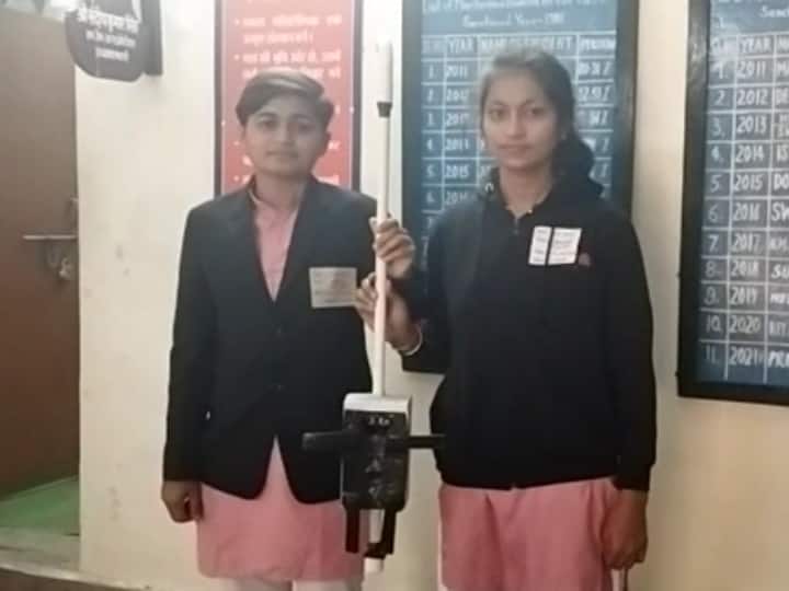 Amethi Polytechnic Two Girl Students Made Blind Censor Stick for disabled people ANN Amethi News: पॉलिटेक्निक की दो छात्राओं का कमाल, दिव्यांगों के लिए तैयार की ब्लाइंड स्टिक, हादसे से बचने में मिलेगी मदद