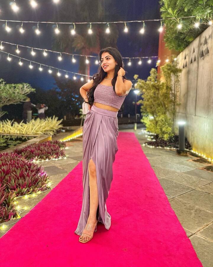 రీసెంట్ గా వెబ్ సిరీస్ లు, సినిమాలతో బిజీగా ఉంది నవ్యస్వామి. ఈ మధ్యే బుట్టబొమ్మ సినిమాలో నటించింది. ఇకపై సినిమాల్లోనే నటిస్తుందేమో బుల్లితెరపై కనిపించదేమో అనుకుంటున్నారు అభిమానులు