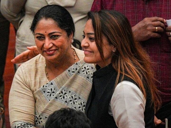 दिल्ली की राजनीति में सक्रियता से पहले शैली ओबेरॉय दिल्ली विश्वविद्यालय में एसोसिएट प्रोफेसर थी. इसके अलावा वह भारतीय वाणिज्य संघ की लाइफ टाइम मेंबर भी है. शैली ओबरॉय ने अपनी पीएचडी तक पढ़ाई पूरी की है, उन्होंने स्कूल ऑफ मैनेजमेंट स्टडीज से भी पढ़ाई की है.