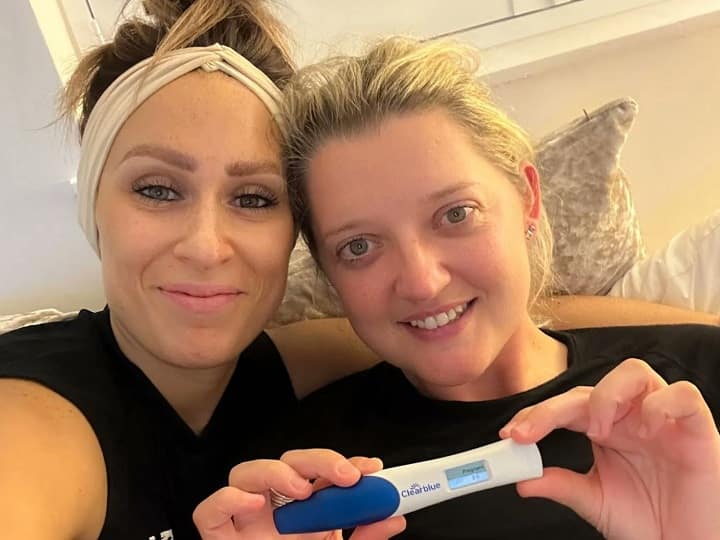 Sarah Taylor share pregnancy news of her partner Diana on Social Media Sarah Taylor: अपनी पार्टनर की प्रेग्नेंसी न्यूज देकर सोशल मीडिया पर छाई यह दिग्गज क्रिकेटर, फैंस दे रहे प्यारभरी बधाइयां