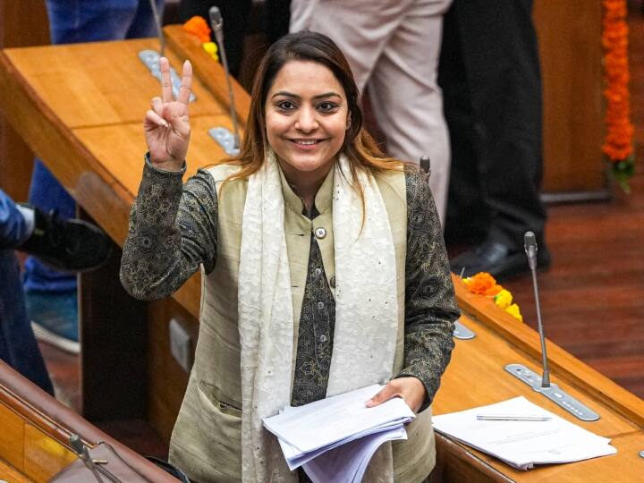 Shelly Oberoi: महज 38 दिन मेयर की कुर्सी पर काबिज रहेंगी शैली ओबेरॉय, 1 अप्रैल को फिर होगा चुनाव, जानें नियम Shelly Oberoi MCD Mayor Tenure MCD Act Election Again in April AAP Candidate Shelly Oberoi: महज 38 दिन मेयर की कुर्सी पर काबिज रहेंगी शैली ओबेरॉय, 1 अप्रैल को फिर होगा चुनाव, जानें नियम